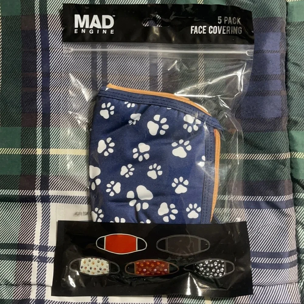 New sealed set/5 paw love face masks